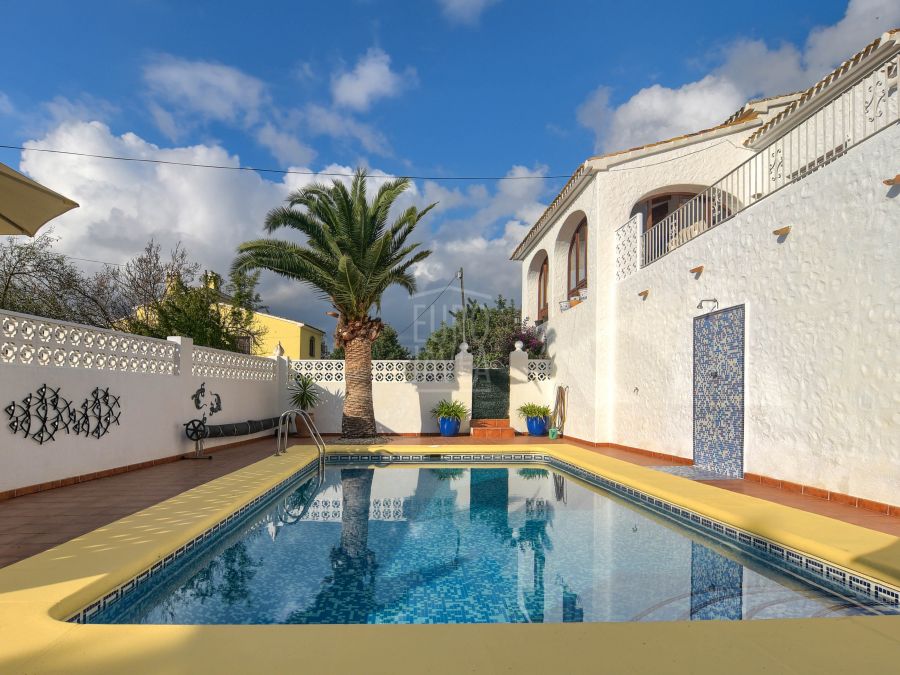 Traditional villa for sale in Exclusive in Jávea, south facing
