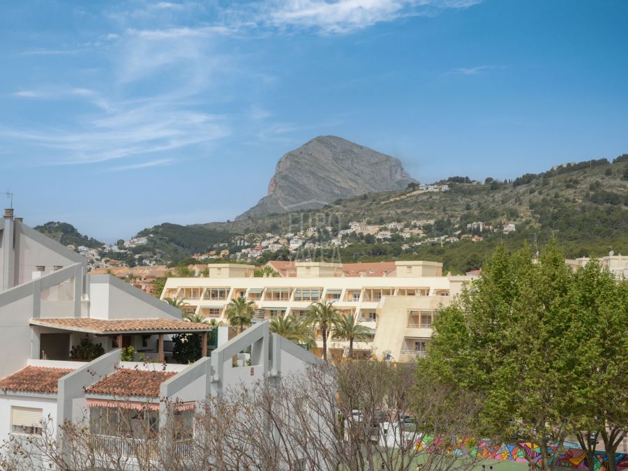 Apartment for sale in exclusive in the port area in Jávea, with sea views, walking distance to the beach
