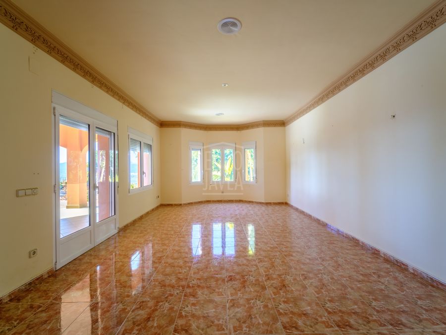 Villa de style mauresque orientée plein sud à vendre à Jávea