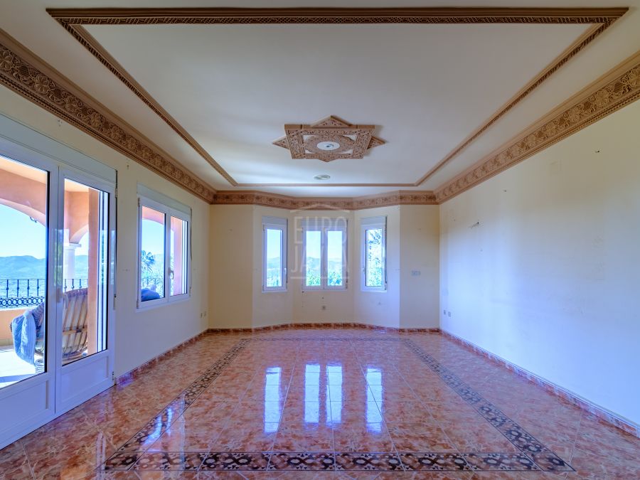 Villa de style mauresque orientée plein sud à vendre à Jávea
