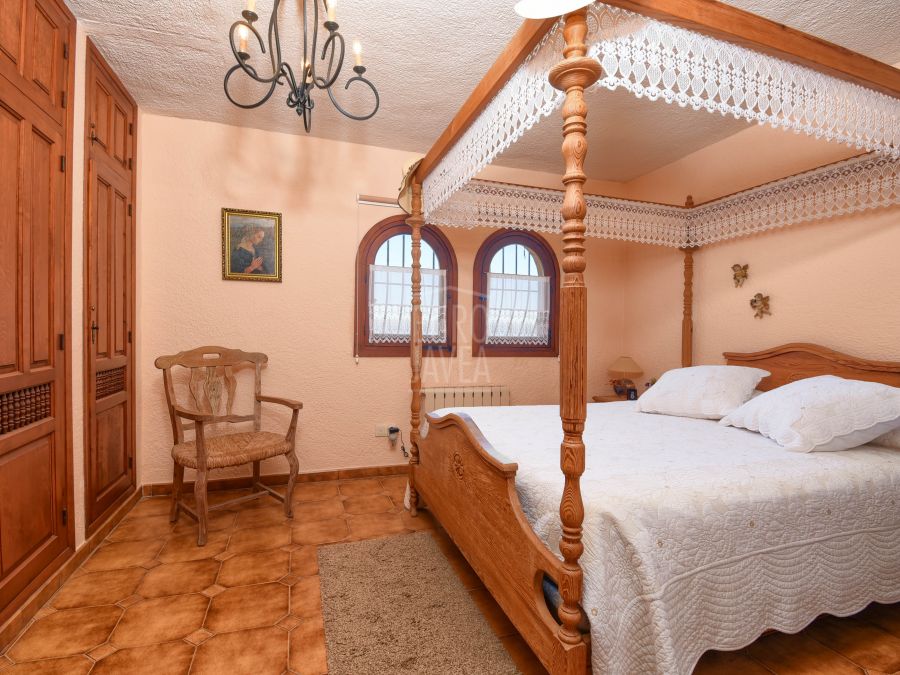 Prachtige villa in traditionele stijl met uitzicht op zee, in de prestigieuze wijk Tosalet