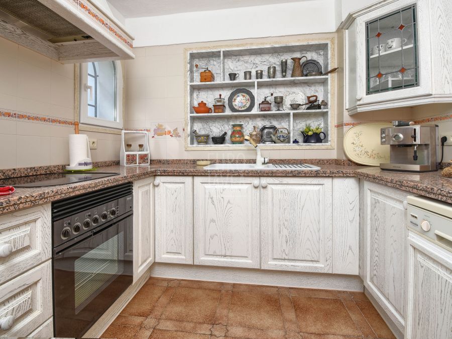 Magnificent traditional style villa with sea views, in the prestigious area of Tosalet