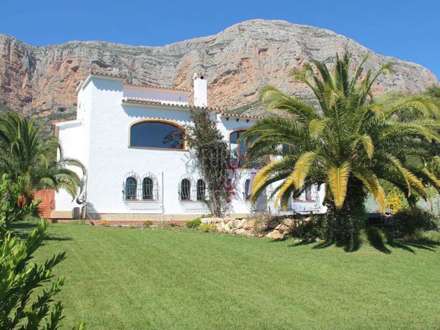 Villa op het zuiden te koop in het Montgó-gebied van Javea met een prachtig panoramisch uitzicht