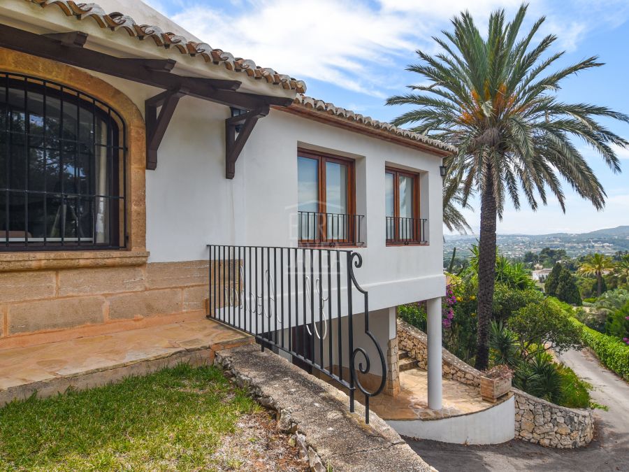 Villa for sale in the area of Montgo in Javea, few minutes driving distance to the old town . South facing
