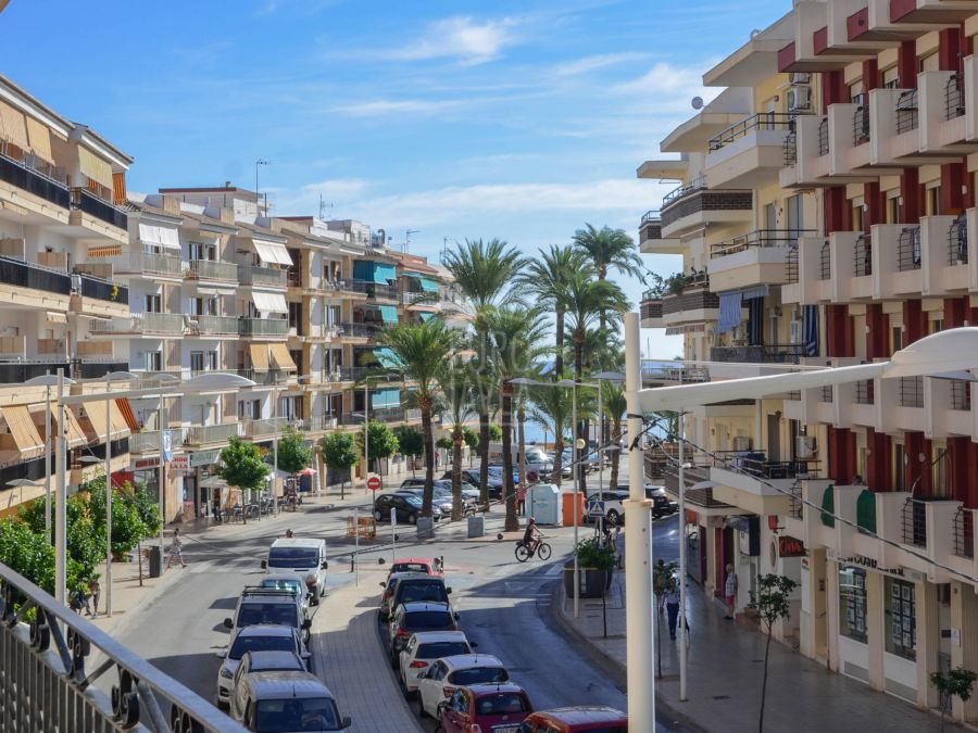 Apartment for sale exclusively with Eurojavea in the center of the port of Jávea