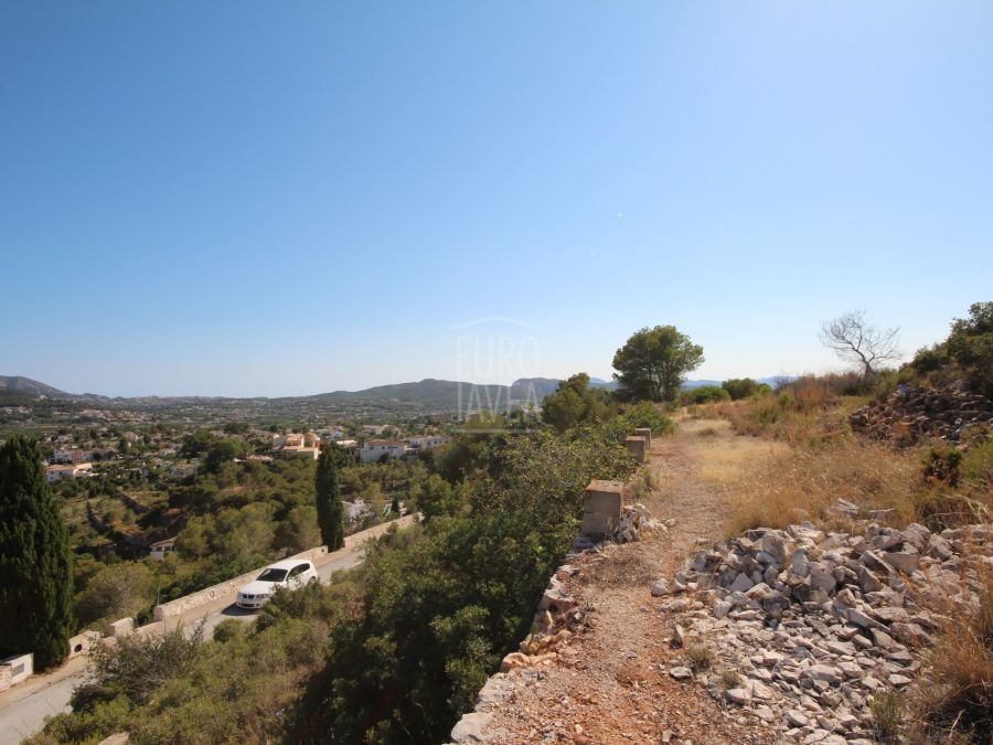 Plot for sale in Jávea close to the old town of Jávea with sea views