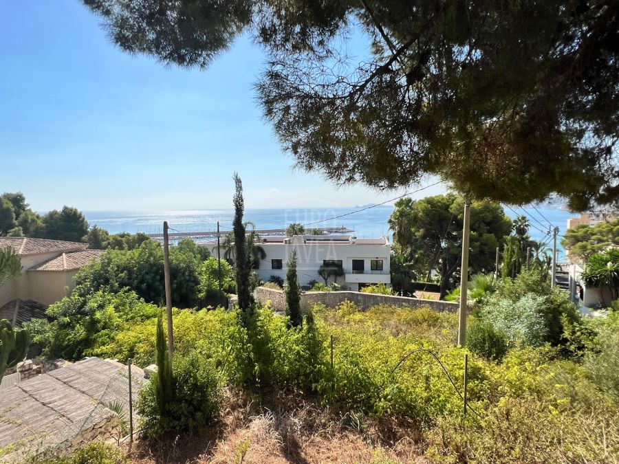 Plot for sale in the area of Cuesta San Antonio in Javea , with spectacular sea views.