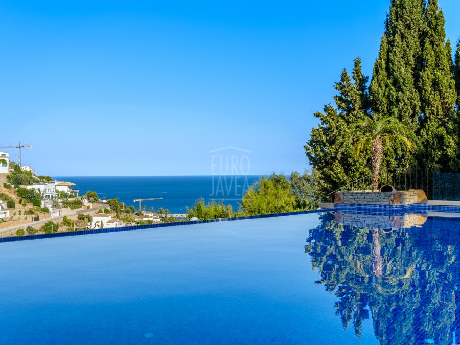 Exclusive villa for sale with magnificent sea views in the area of La Corona in Jávea