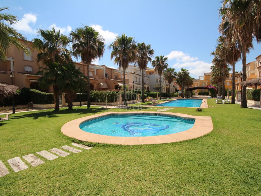 Fantastic 1 bed apartment for sale a few meters away from the beach