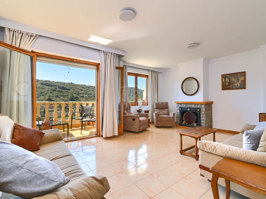 Appartement orienté sud à vendre à Gata de Gorgos, à quelques minutes en voiture de Jávea ou Denia
