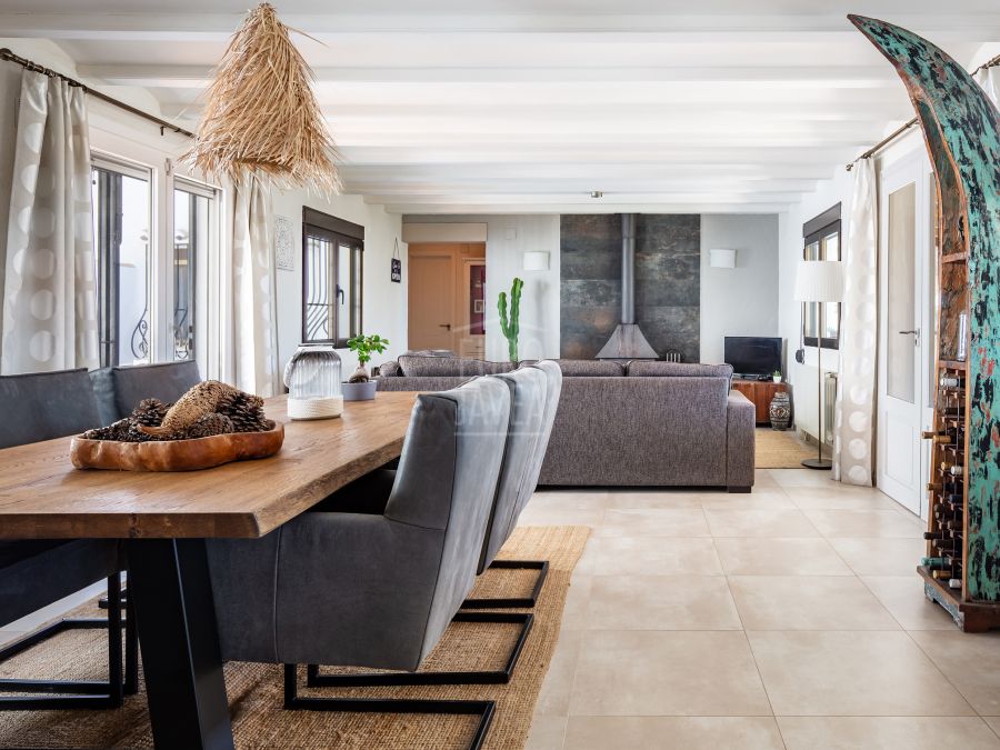 Villa à vendre exclusivement dans la région de Montgó, avec des vues spectaculaires sur la vallée