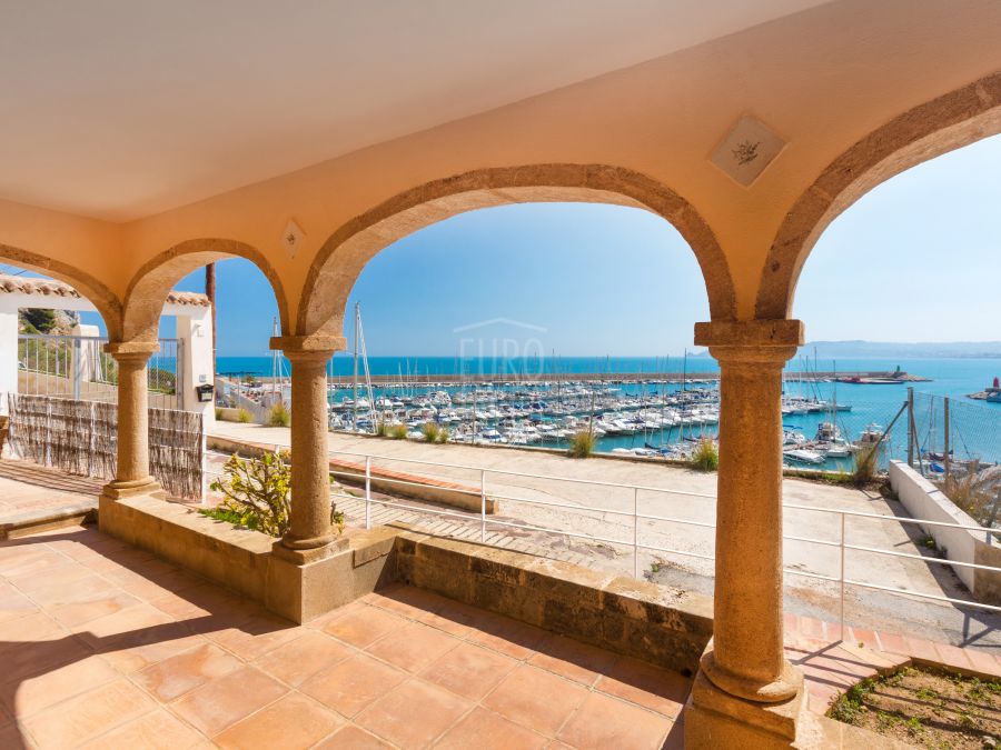 Villa te koop in het gebied van de haven van Jávea, met spectaculair uitzicht op de zee en de Yacht Club