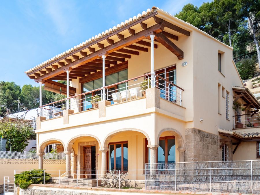 Villa a la venta en la zona del Puerto de Jávea, con espectaculares vistas al mar y al Club Naútico