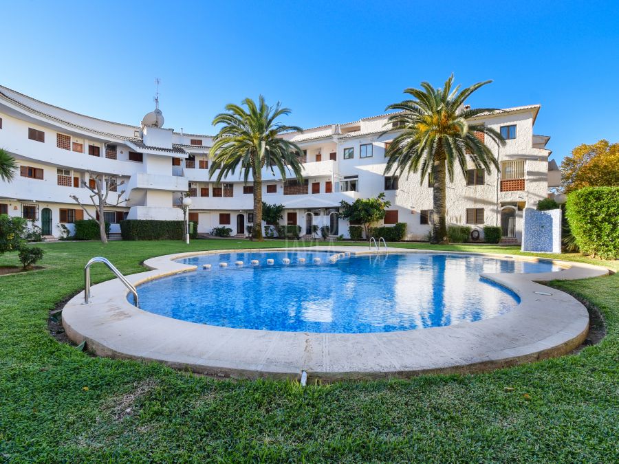 Magnificent renovated apartment for sale exclusively in Jávea, a few distance from the sea and the Port area .