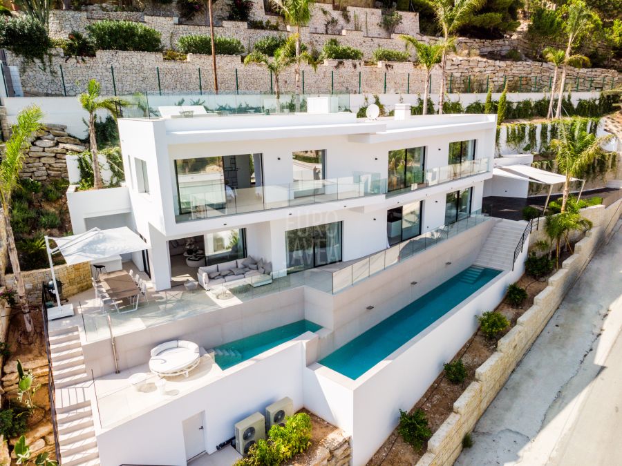 Villa moderne à vendre dans le quartier de Balcon al mar à Jávea, avec une vue exceptionnelle sur la mer