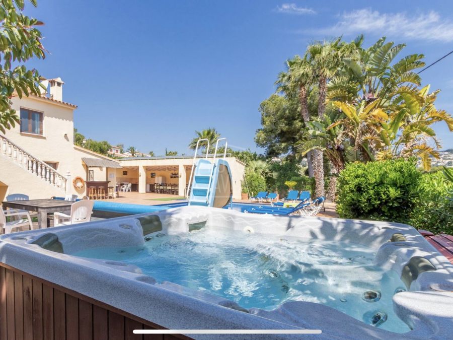 Villa for sale in Moraira, ideal as an investment with a Tourist License