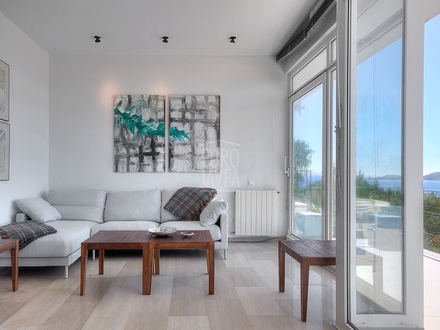 Modern villa for sale in the La Corona area of Jávea, a step away from the port with sea views