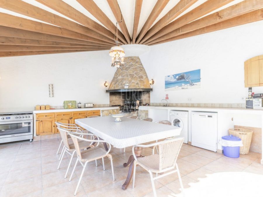 Villa in mediterrane stijl te koop in Moraira, in de wijk La Sabatera met een toeristenvergunning