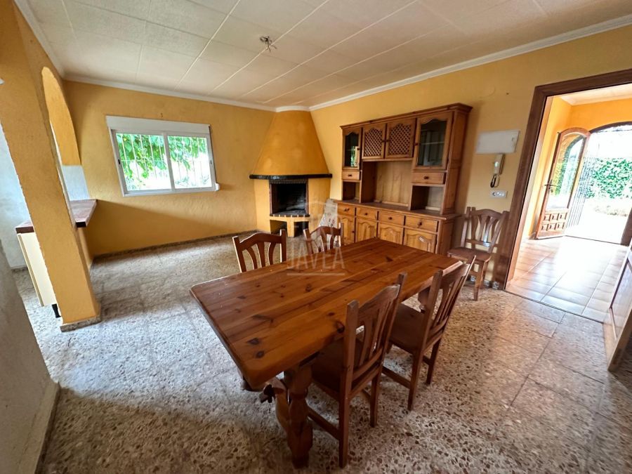 Te renoveren villa te koop op een steenworp afstand van het Arenal-strand