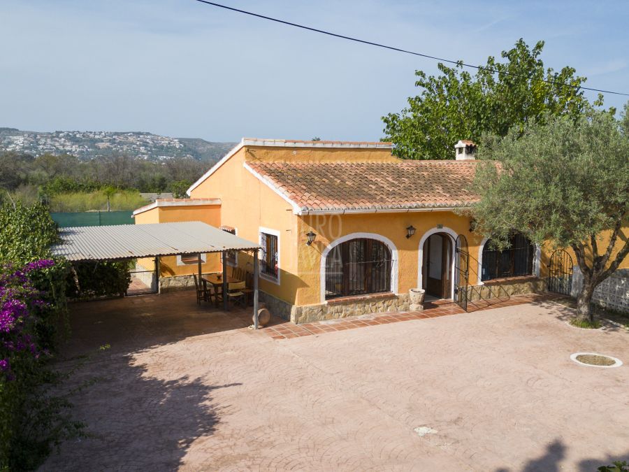 Onlangs gerenoveerde villa op een steenworp afstand van het Arenal-strand