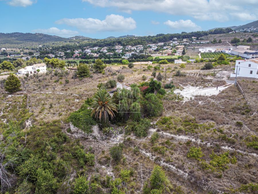 Plot for sale near the Javea Golf Club and the urban area of Benitachell