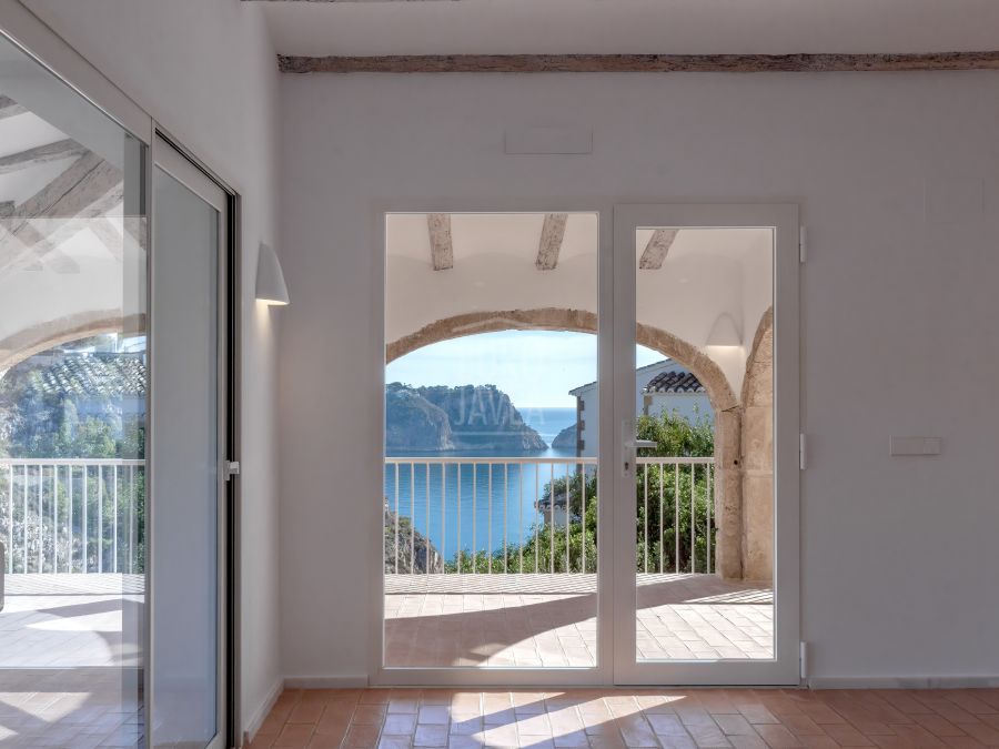 Completely renovated Mediterranean-style villa in the Granadella Natural Park in Javea, with magnificent sea views