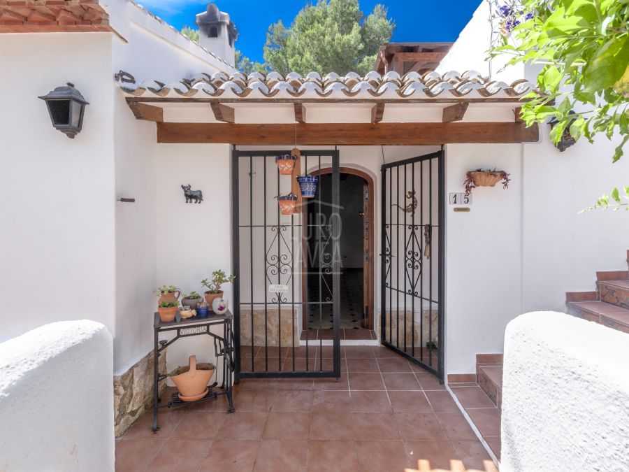 Charming villa for sale on the Montgo in Javea