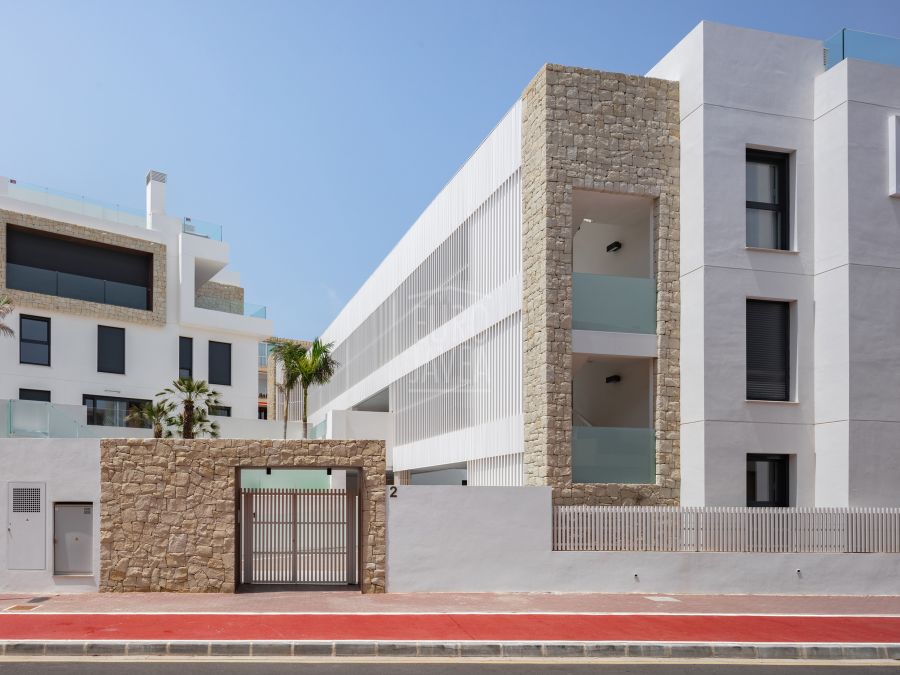 Lujoso apartamento en planta baja en primera línea en venta en Jávea con vistas al mar