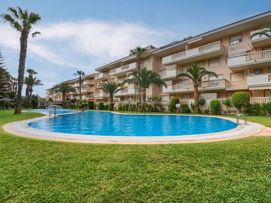 Spectaculair duplex penthouse te koop aan het Arenal-strand, in het exclusieve Nou Fontana-complex