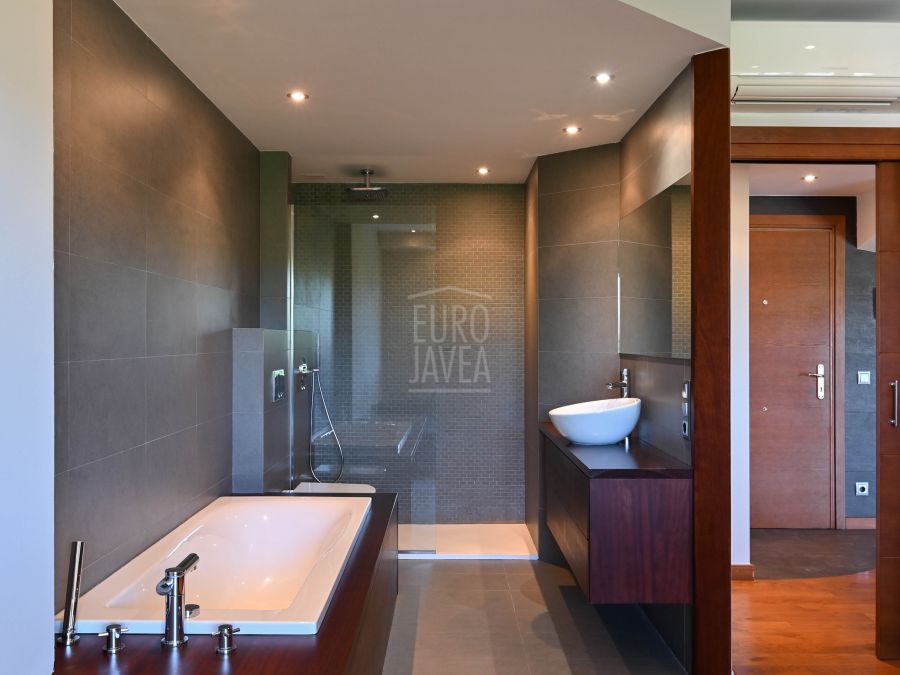 Spectaculaire penthouse en duplex à vendre sur la plage d'Arenal, dans le complexe exclusif Nou Fontana