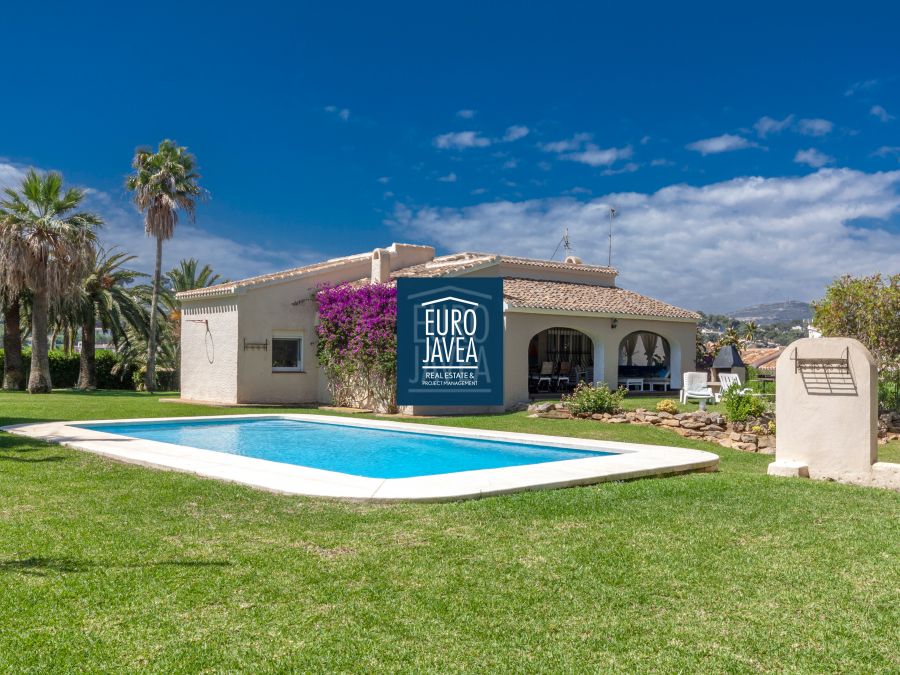 Villa for sale in exclusive in Jávea in the Portixol area, a few minutes from the beach