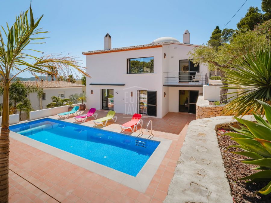 Magnifique villa à vendre à Jávea, dans la zone privilégiée de Cuesta San Antonio avec une vue magnifique sur la mer et Cap Prim