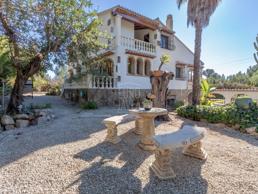 Villa tradicional a la venta en exclusiva en la zona de Montgó Castellans en Jávea, cerca del casco urbano