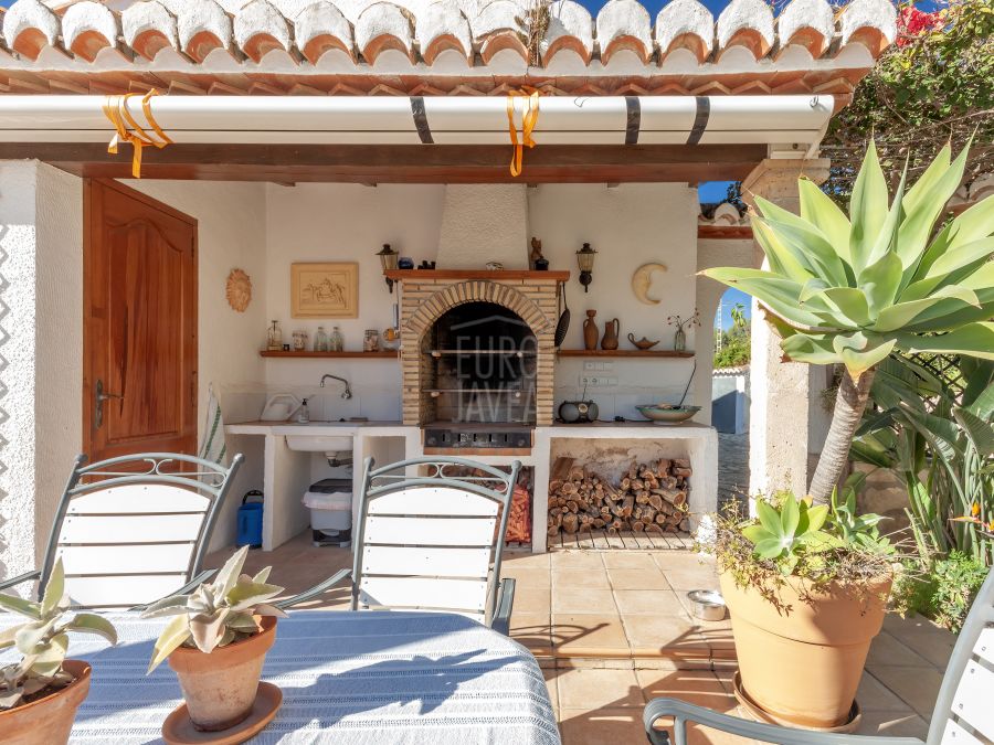 Traditional villa for sale exclusively in the Montgó Castellans area in Jávea, close to the old town