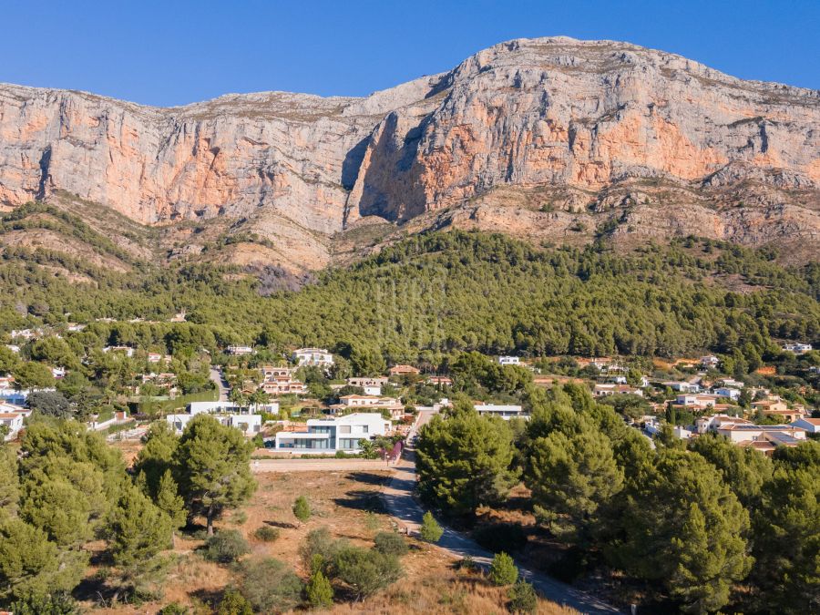 Presentamos nuestro nuevo proyecto " CASA GARROFERAL 11 " rodeada de zonas verdes y vistas panorámicas al valle y al Montgó