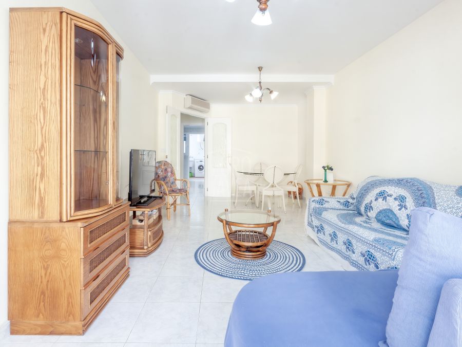 Apartment for sale exclusively in the center of the Port in Jávea, with sea views