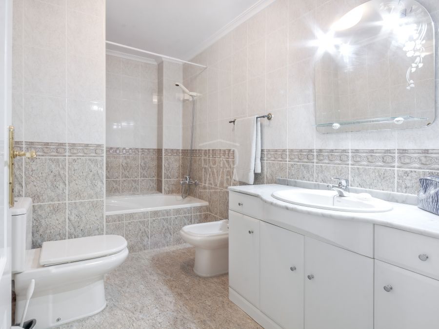 Appartement exclusief te koop in het centrum van de haven van Jávea, met uitzicht op zee