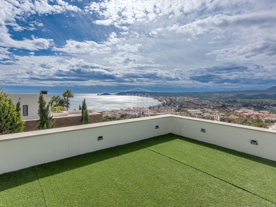 Villa for sale exclusively with Eurojavea in the area of La Corona, with exceptional open views of the sea