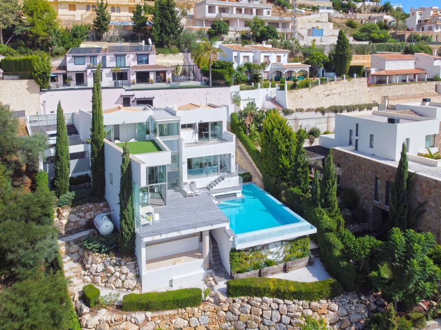 Villa à vendre exclusivement dans la quartier de La Corona , avec magnifiques vues dégagées sur la mer