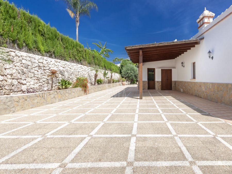 Villa exclusief te koop in La lluca in Jávea, op een steenworp afstand van de golfclub