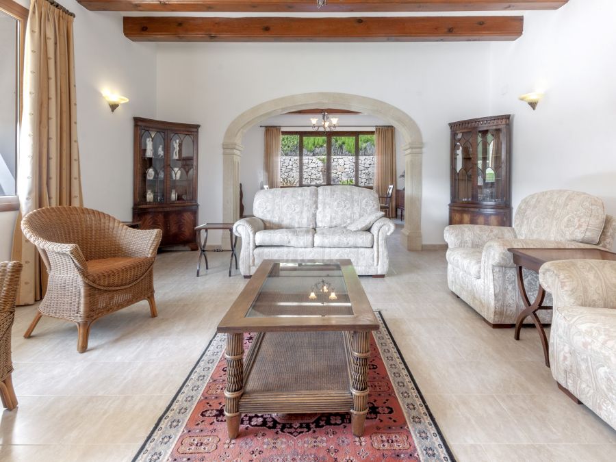 Villa exclusief te koop in La lluca in Jávea, op een steenworp afstand van de golfclub