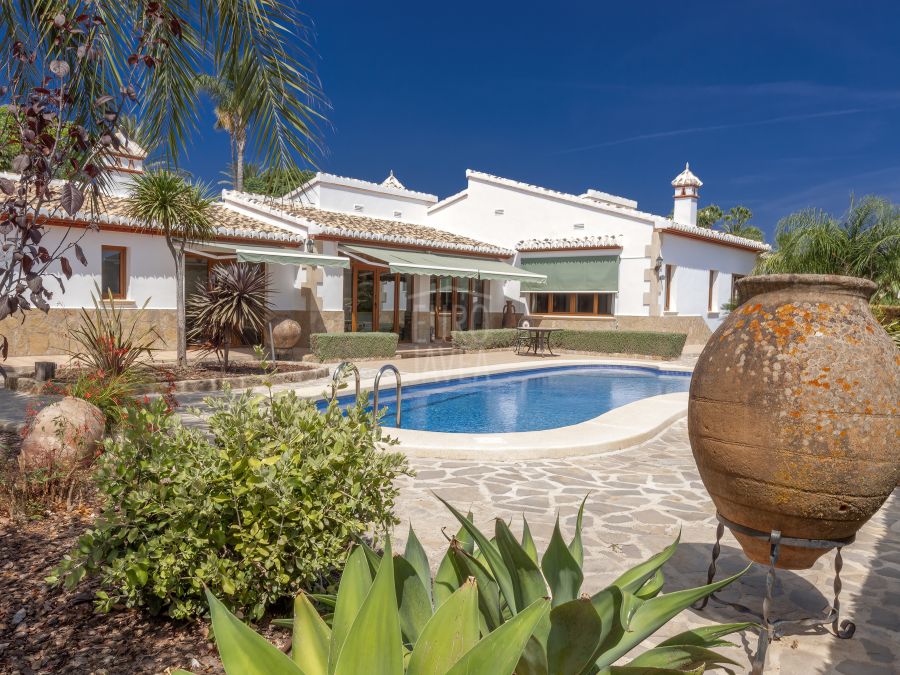 Villa for sale exclusively in La lluca in Jávea , close to Javea Golf