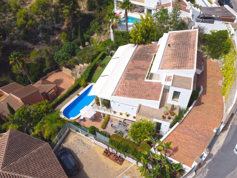 Villa exclusive à vendre dans le quartier privilégié de La Corona avec des vues spectaculaires sur la mer