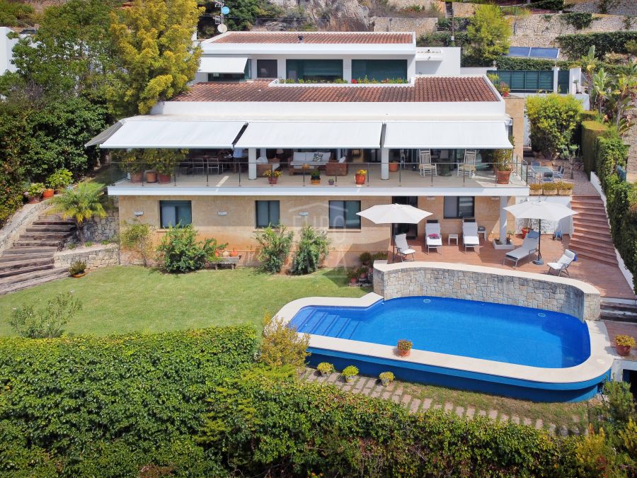 Villa for sale in Exclusive in the privileged area of La Corona with spectacular views of the sea