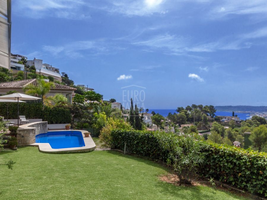 Villa for sale in Exclusive in the privileged area of La Corona with spectacular views of the sea