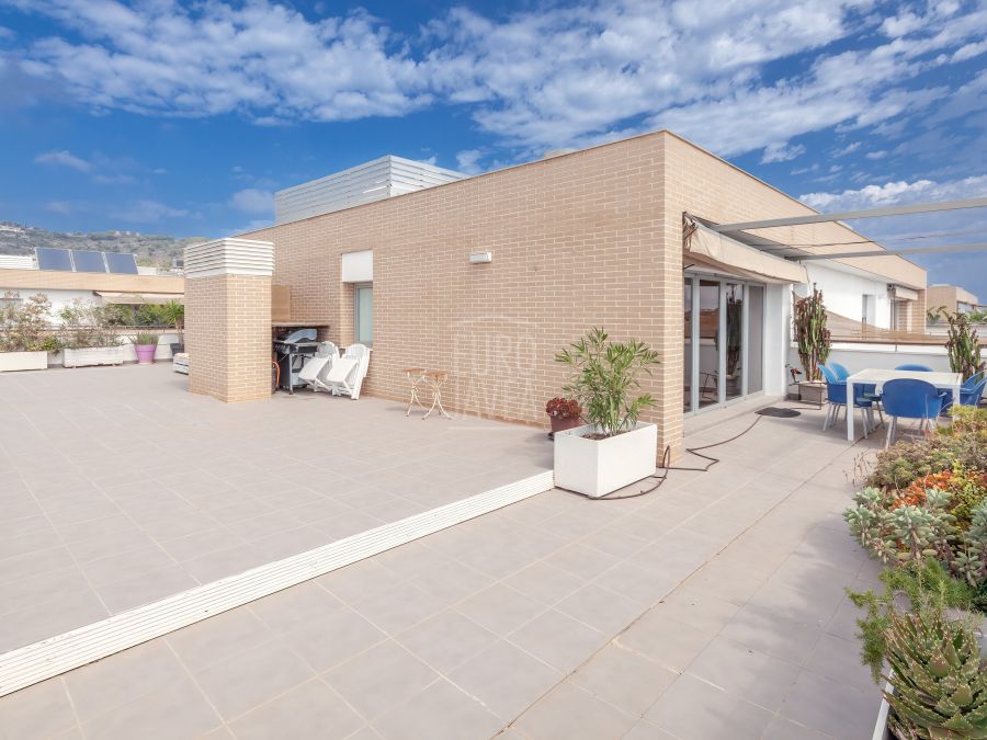 Exclusive modern south facing penthouse for sale in Javea