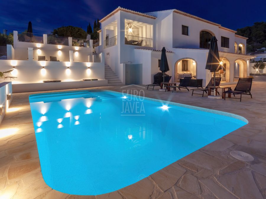 Spectacular fully renovated villa for sale exclusively in the Rafalet area in Jávea, facing south with magnificent open and valley views