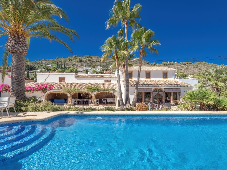 Espectacular villa tipo tradicional a la venta en la zona del Puchol en Jávea. Orientación sur