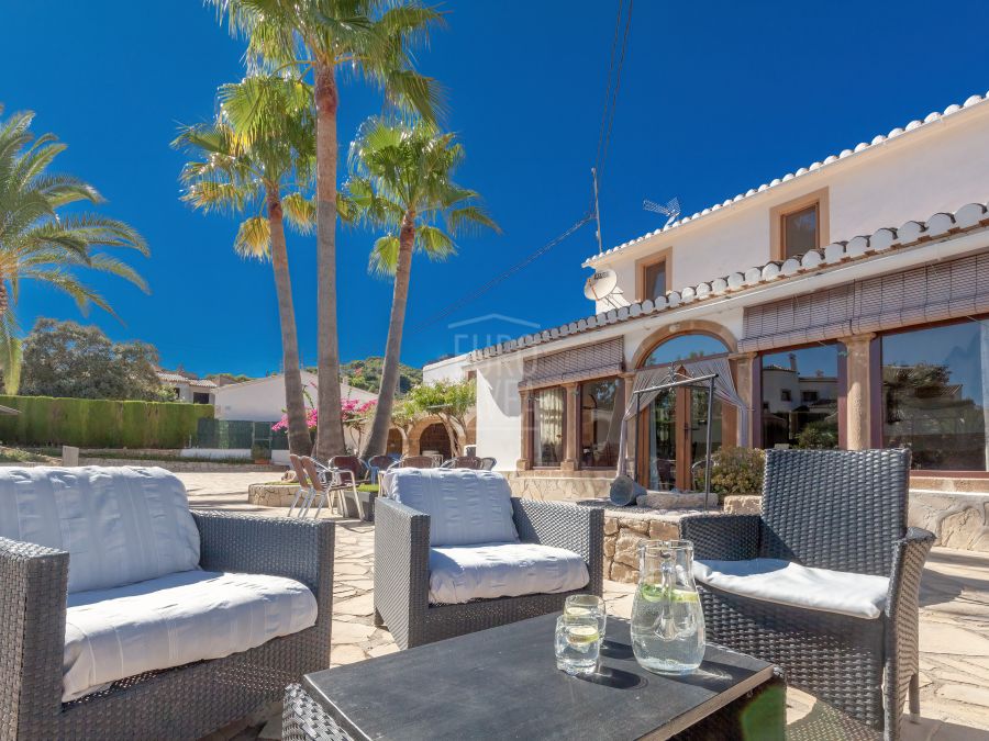 Spectacular traditional villa for sale in the Puchol area in Jávea. South orientation