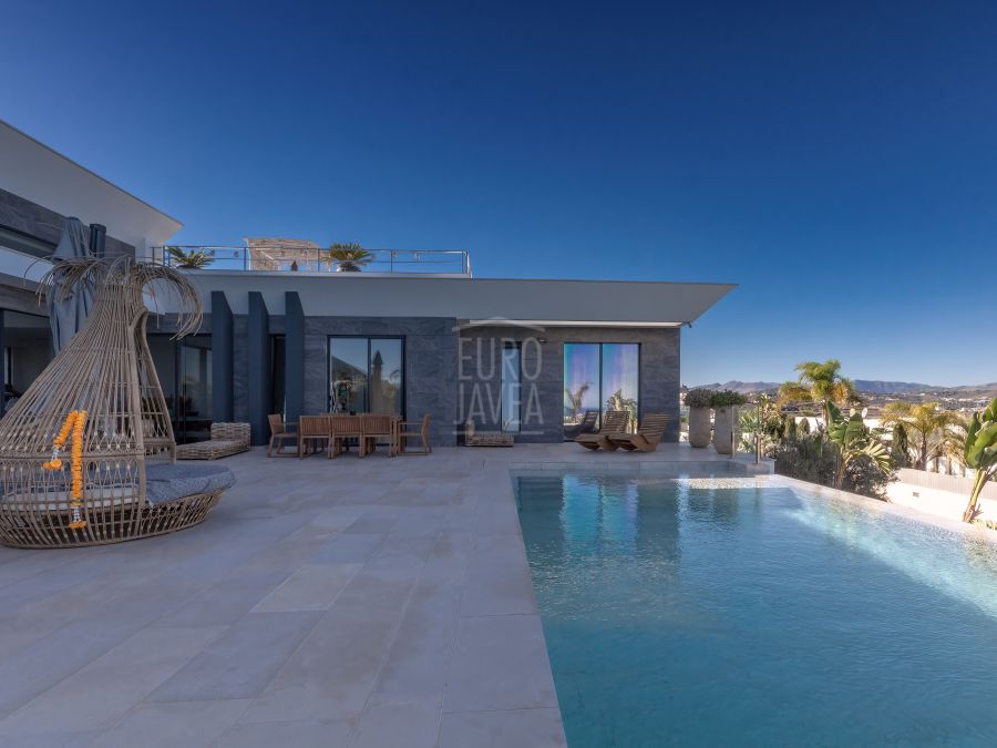 Villa in moderne stijl te koop in de wijk Villes del Vent van Jávea met panoramisch uitzicht en uitzicht op zee